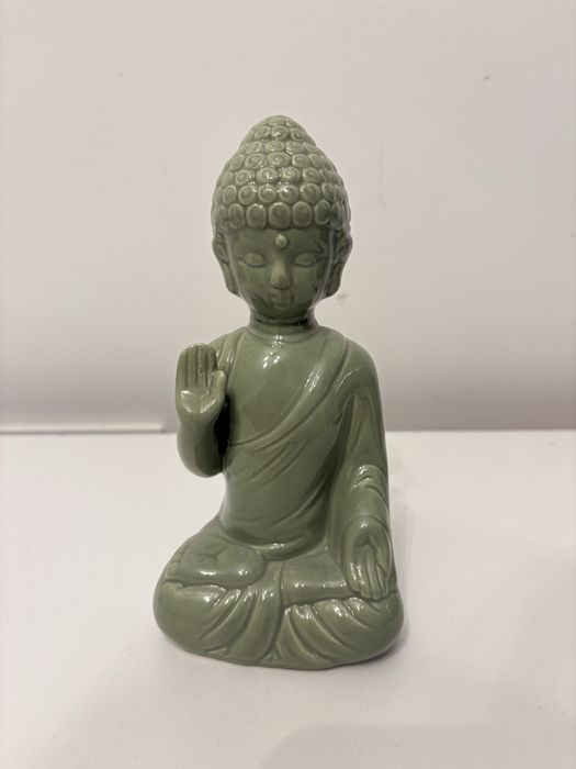 Budda statuetka zielona