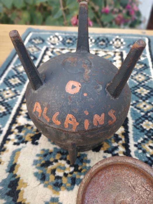 Fundido, origem desconhecida, supostamente meados 
desconhecida, s