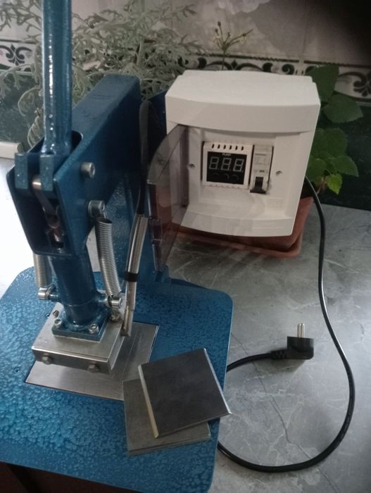 Пресс для тиснення, вирубки