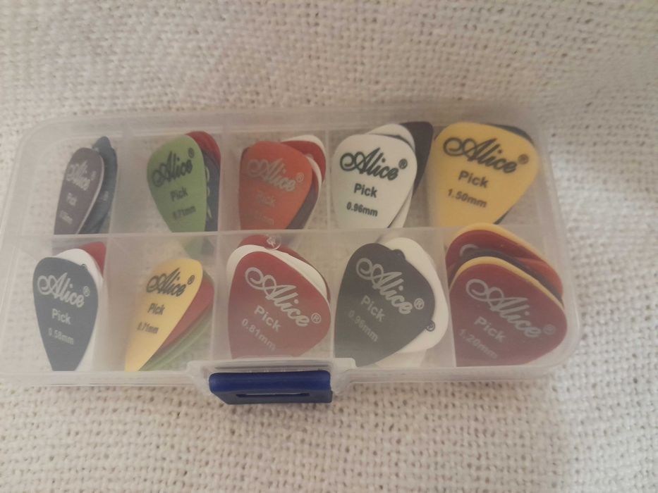 Przewód kabel profesjonalny do gitary 6 m, 50 szt. kostek gratis