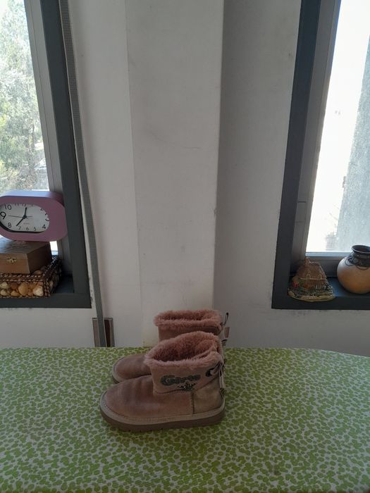 Vendo Botas de Criança FRIBOO muito bonitas como novas