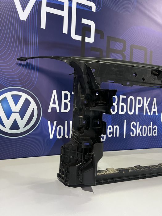 Передня панель радіаторів Шкода Фабія 2 2010-2014 рік .Телевізор Skoda