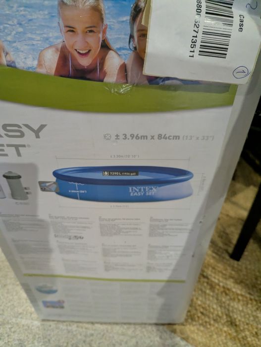 Piscina Intex grande nova e selada