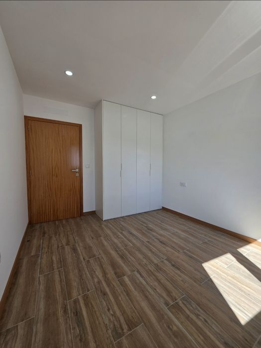 Moradia T2 Nova em Merelim com Garagem, Terraço, Isolamento Capoto e Vidros Duplos

Rua D. Pedro V