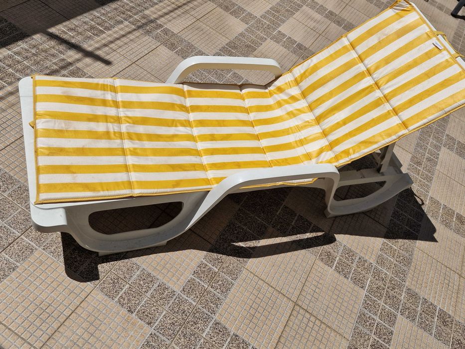 Espreguiçadeira - perfeita para piscina ou jardim