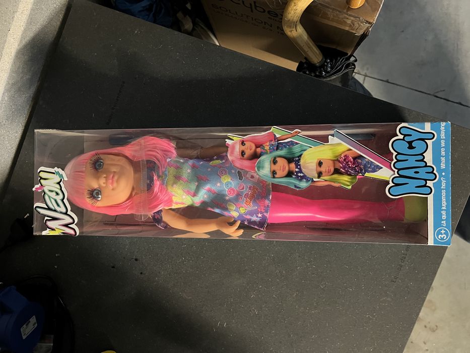 Boneca Nancy Neon nova