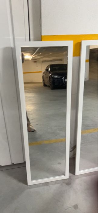 Espelhos novos brancos