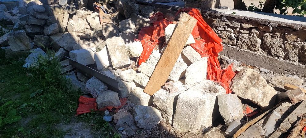 Віддам сокирянський різаний камінь