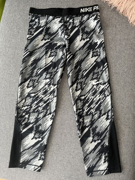 Legginsy sportowe M nike czarne za kolano 3/4