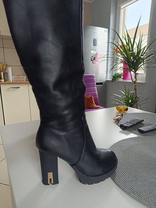 Botki zamszowe i kozaczki czarne