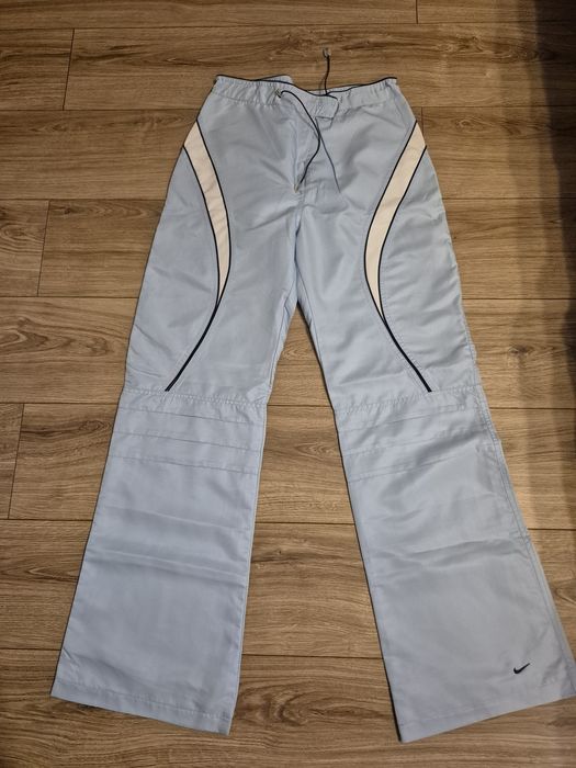 Dres  damski  Nike nowy rozmiar L  bluza i spodnie z szerokim dołem
