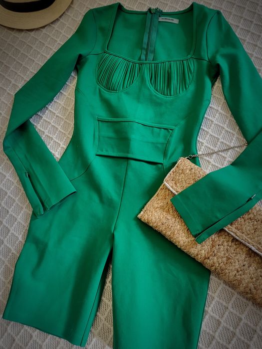 Бомбезный брендовый зелёный бандажный комбинезон Maniere de Voir р. S-