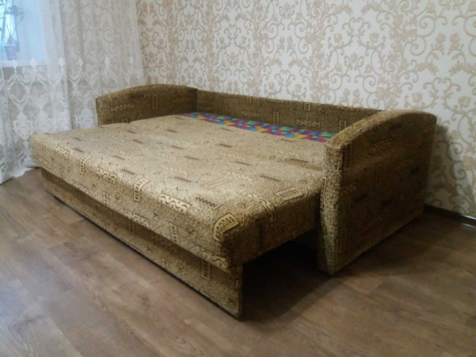 Диван для спальні чи вітальні