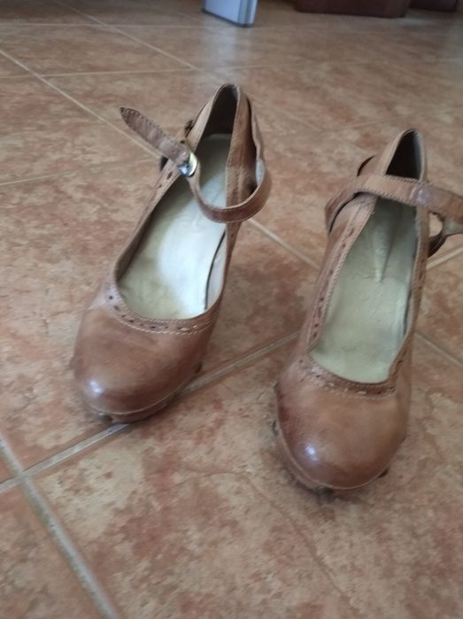 Sapatos camel tamanho 37