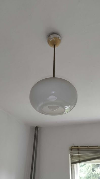 Lampa wisząca szklana piękna w swej prostocie