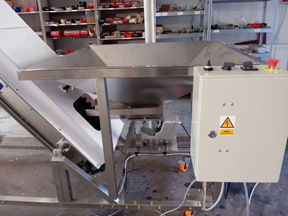 Dozownik z dwoma wagami. Pakowaczka w woreczki z podajnikiem taśmowym