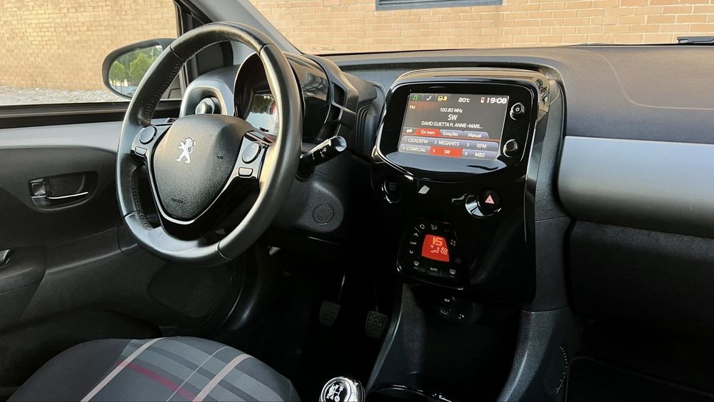 Peugeot 108 1.0 e-VTi ( motor Toyota )