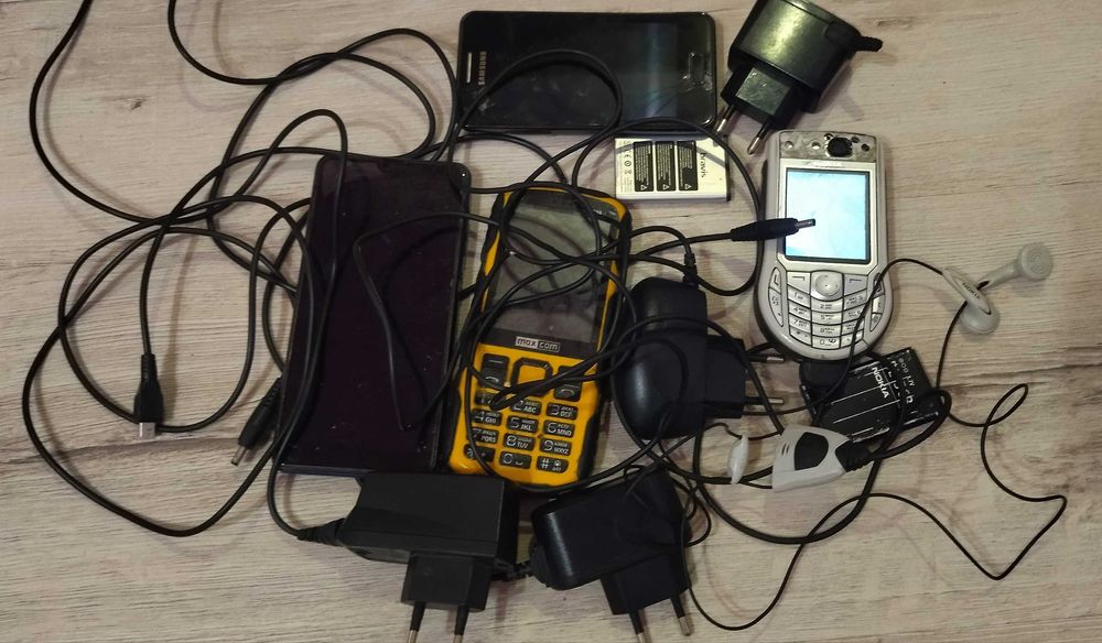 Телефони комплектом