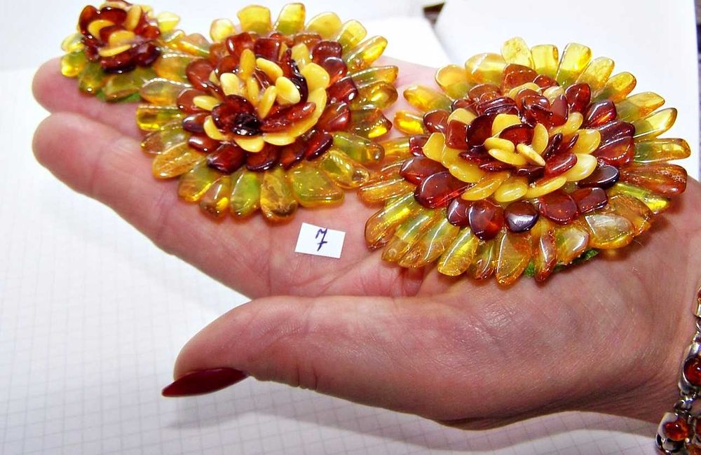 Sprzedam bursztyn, wisior + brosza + pierścień -- komplet