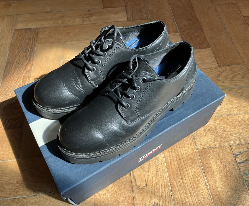 Buty skórzane Tommy Hilfiger - 44