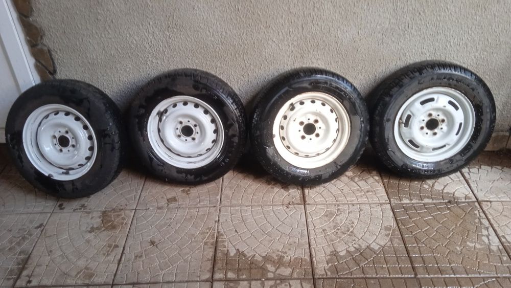Продам резину на ваз 175/70R13