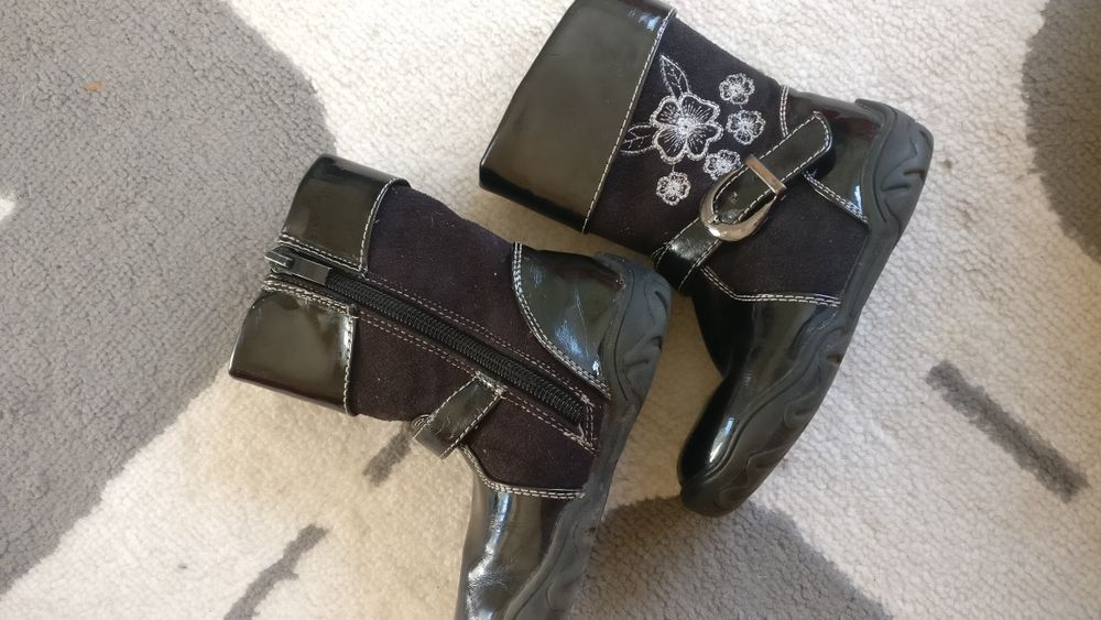 Kozaczki lakierki 23