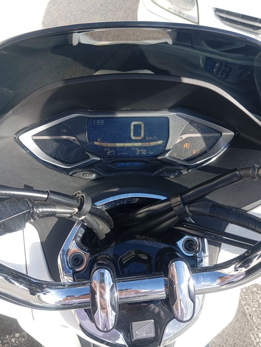 -Honda PCX 125 .