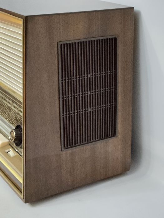 Rádio antigo reparado SABA