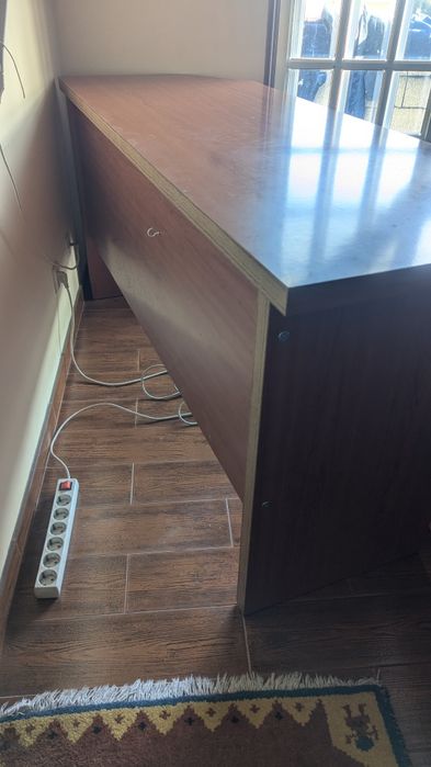 Mesa secretária + cómoda com rodas e 3 gavetas