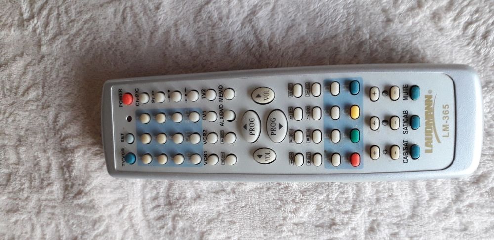 Sprzedam trzy piloty tv