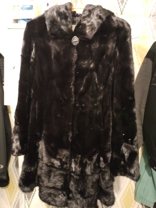 Норковая шубка с капюшоном