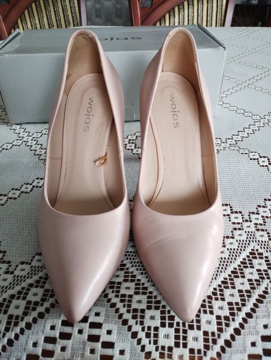 Eleganckie prawie nowe czółenka Wojas