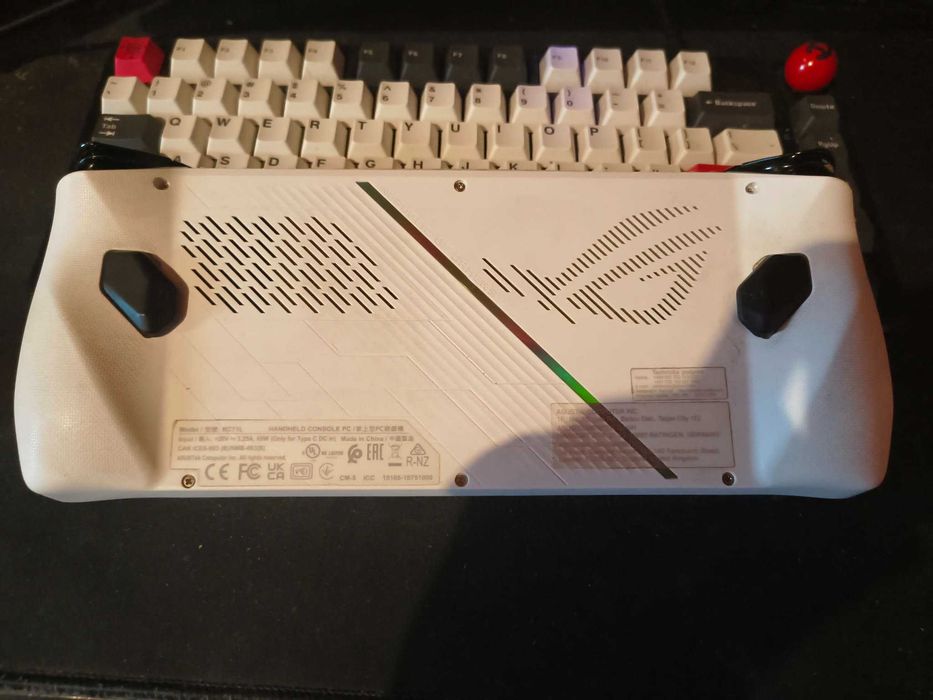 Asus Rog Ally RC71L - AMD Z1 EXTREME