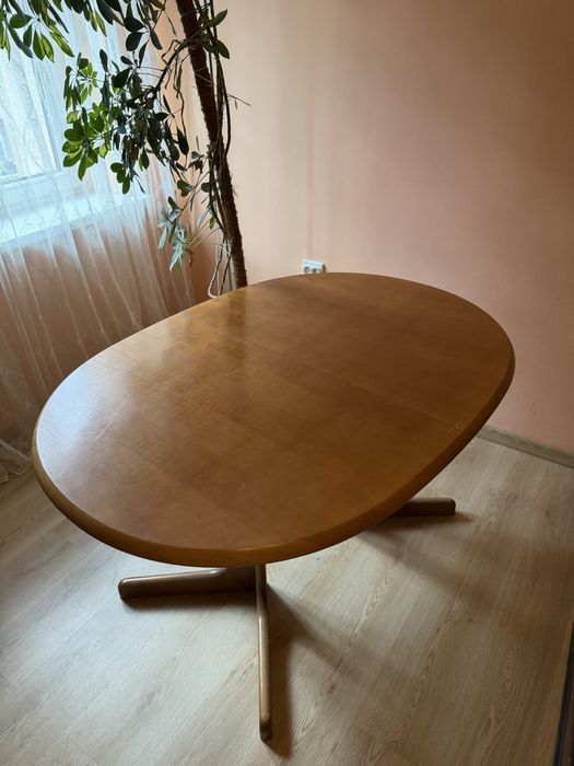 Stół z 6 krzesłami rozkładany