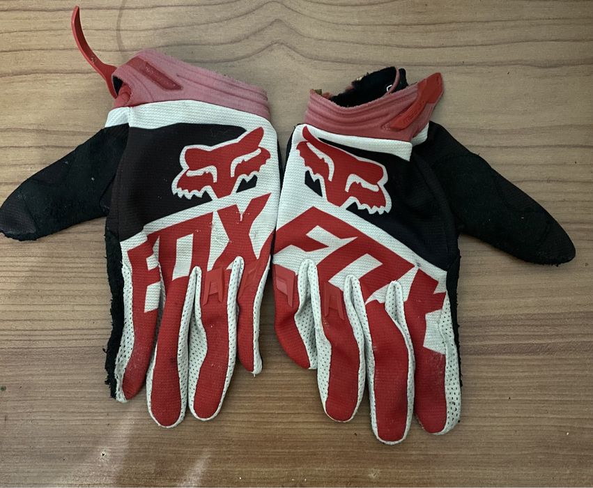 Capacete Airoh + oculos + luvas