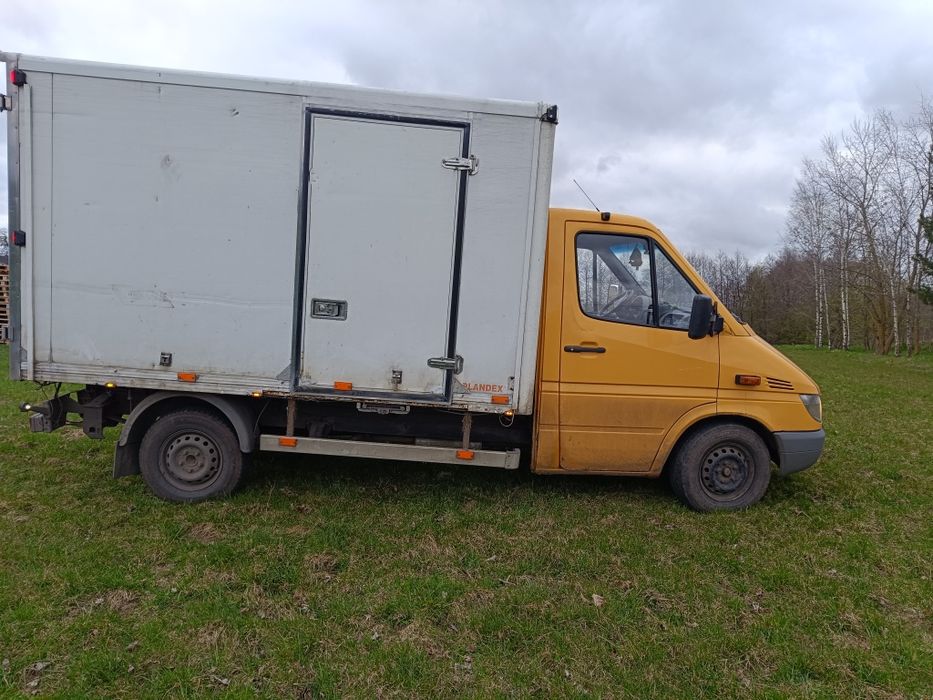 Mercedes 311D kontener