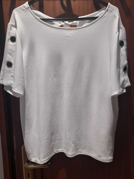 Blusa branca com botões pretos - Tamanho L/ML