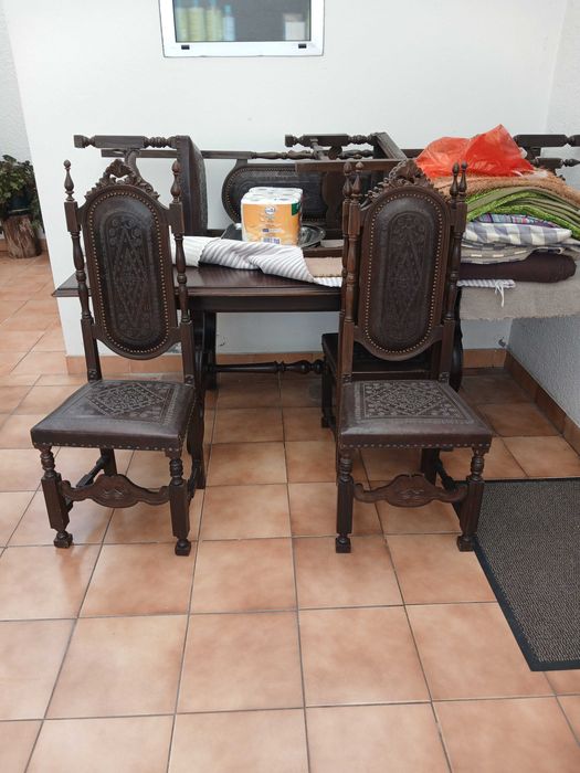 Mesa e 6 cadeiras mogno