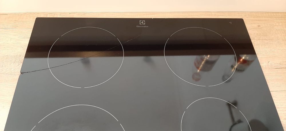 Płyta indukcyjna Electrolux EHH6340FOK – sprawna, pęknięta szyba
