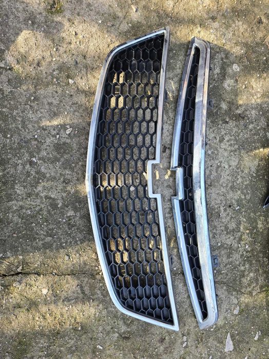 grill kratka środkowa Chevrolet Spark