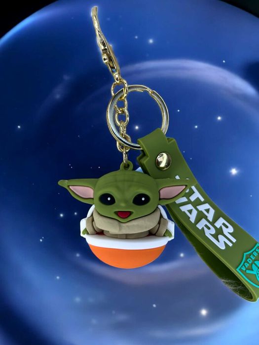 Zielono-pomarańczowy breloczek Yoda z Gwiezdnych Wojen