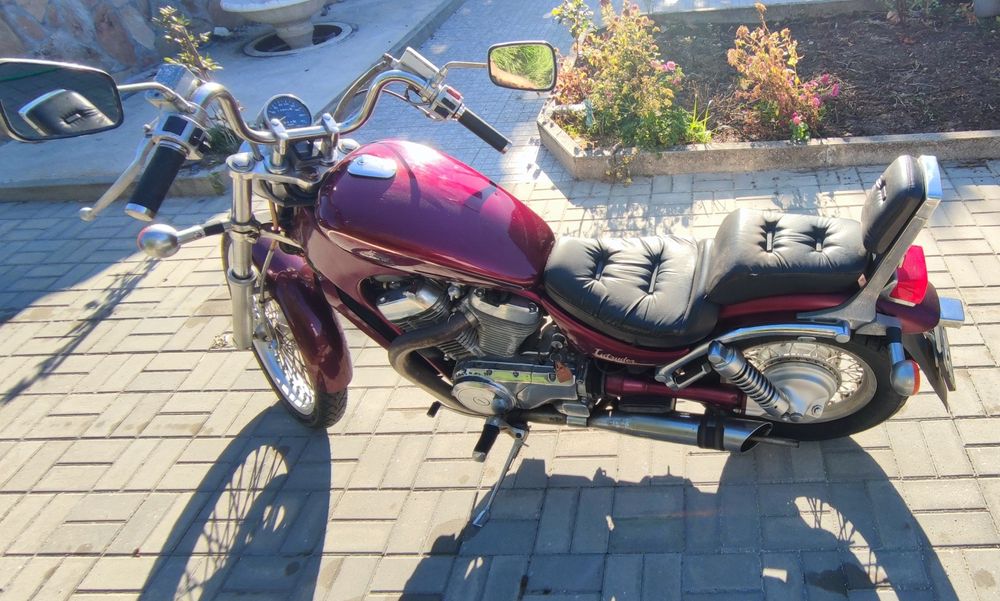 Suzuki Intruder VS750