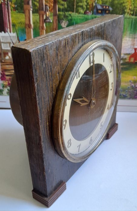 Часы настольные Молния