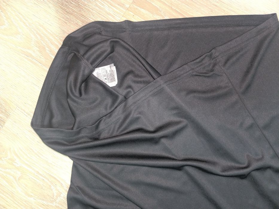 T-shirt nova com etiqueta