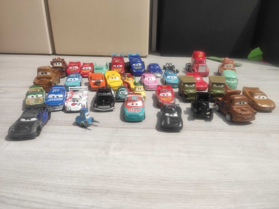 Zestaw samochodów Mcqueen Zygzakn 50 szt CARS