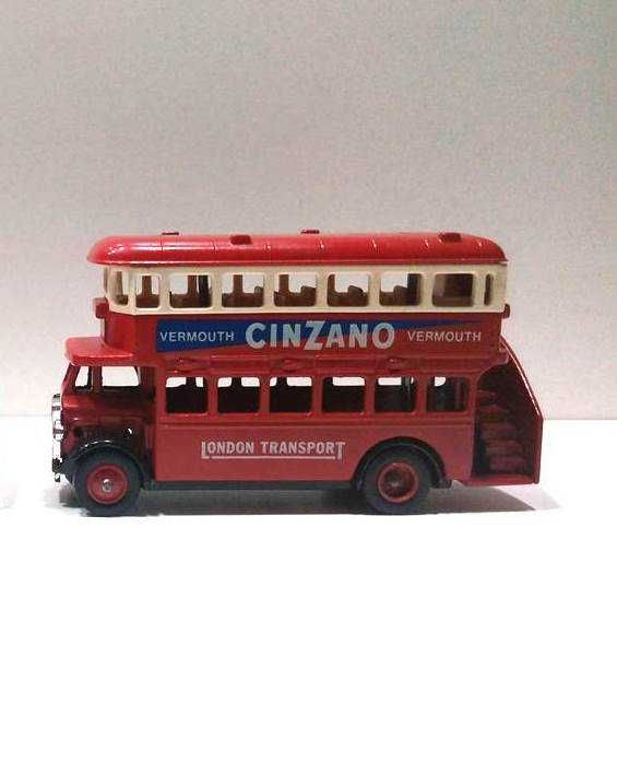 Miniaturas de autocarros inglesas da Ledo