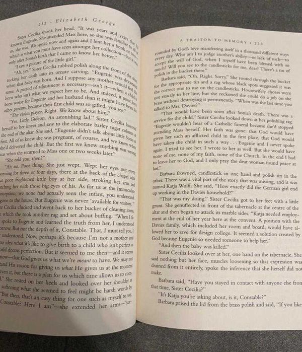 Elizabeth George - A Traitor to Memory 1st Printing Hardcover, Bantam 2001