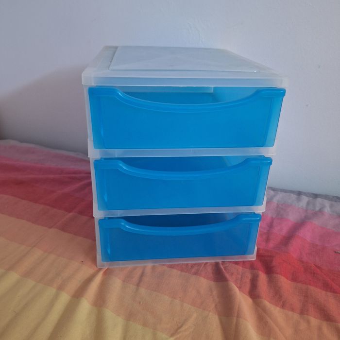 Caixa com 3 gavetas, como Nova