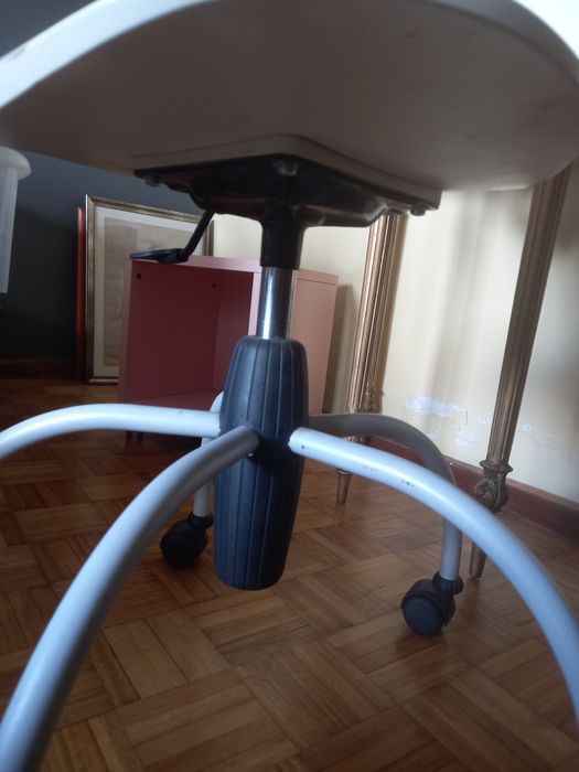 Mesa, camiseiro, cadeira e cubo/ mesinha