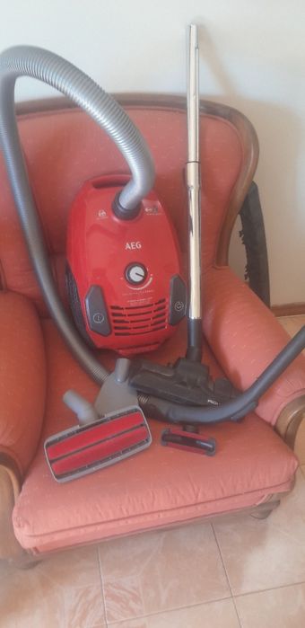 Aspirador AEG c/ acessórios
